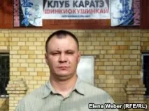 Тренери карате та їхні учні намагаються відстояти школу тренери