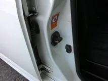 Установка аеродинамічних вітровиків на Nissan Tiida хетчбек аеродинамічних