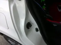 Установка аеродинамічних вітровиків на Nissan Tiida хетчбек аеродинамічних