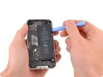 Заміна батареї в iPhone 4S батареї