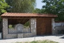 Лазня, поряд з Розлогом і Бансько в Болгарії лазня