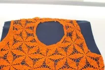 Літній топ мотивами гачком із помаранчевої пряжі - Календула гачком