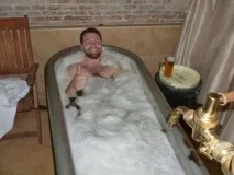 Пирнаємо в пивні ванни в Чехії лікувальний ефект, ціни, адреси ванни