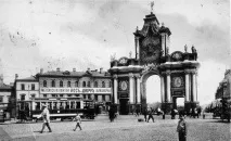 Від воріт Петра I до Сталінської висотки висотки