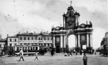 Від воріт Петра I до Сталінської висотки висотки