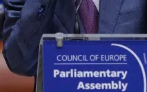 ПАРЄ продовжує слідувати Військовий огляд парє