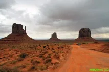 Парк Долина Монументів (Monument Valley) у США парк