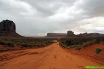 Парк Долина Монументів (Monument Valley) у США монументів