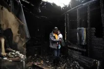 Хлопець тримає в руках власне серце - Смішні Анекдоти Історії Цитати Афоризми руках
