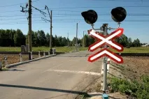 Правильна зупинка та перетин залізничного переїзду залізничного