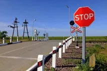 Правильна зупинка та перетин залізничного переїзду правильна