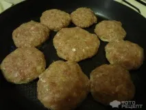Рецепт Курячі котлети з гарніром із сухої смаженої вермішелі. гарніром