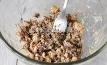 Закусочний торт із коржів для Наполеона з рибною консервою коржів