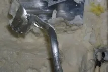 Здулася задня стінка холодильника Liebherr здулася