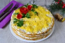 Закусочний торт із коржів для Наполеона з рибною консервою закусочний