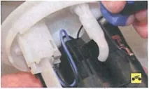Заміна паливного фільтра та розбирання та заміна паливного насоса Mitsubishi Lancer 9 фільтра