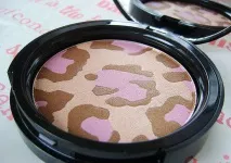 Бронзуюча пудра Pink Leopard Brightening Bronzer від Too Faced – відгуки покупців пудра