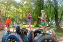 Що можна зробити із старих покришок можна