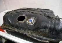 Як можна видалити воду з бензобаку видалити