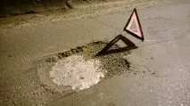 Як змусити муніципалітет відремонтувати придворовий асфальт. муніципалітет