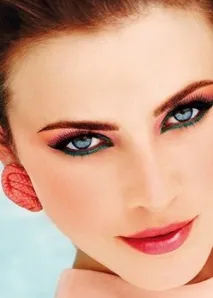 Макіяж під персикову сукню (21 фото) красивий make-up на випускний для брюнетки та блондинки сукню