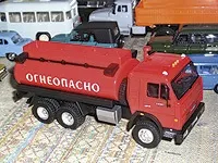 Модель КамАЗа від китайського виробника, відомого під марками Сararama та Bauer виробника