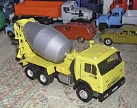 Модель КамАЗа від китайського виробника, відомого під марками Сararama та Bauer камаза