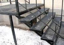 Металевий ганок до дерев’яного будинку робимо самі будинку