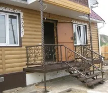 Металевий ганок до дерев’яного будинку робимо самі дерев