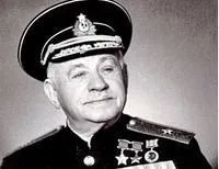 На крижині Папанін змайстрував самогонний апарат, за допомогою якого із двох літрів коньяку отримував крижині