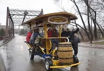 Новини туризму Пересувний бар із бочкою пива новини