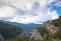 Піший похід через Великий каньйон Криму та до Ай-Петрі похід