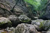 Піший похід через Великий каньйон Криму та до Ай-Петрі похід