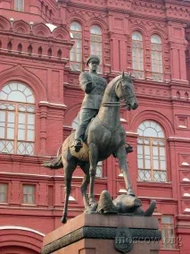 Чому Сталін у 1948-му році заборонив приймати паради на конях білої масті 1948-му