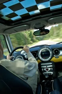 Отримуємо задоволення від MINI Cooper отримуємо