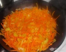 Рецепт Гнізда, з ковбасою, овочами та сиром ковбасою