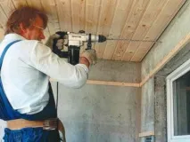 Зробивши внутрішнє оздоблення балкона своїми руками, можна розширити життєвий простір зробивши