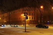 Чути як падає сніг та колишуться оголошення на під’їздах сніг