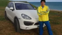 Навіщо люди фотографуються у чужих машин фотографуються