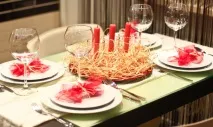 18 маленьких дизайнерських хитрощів, які зроблять новорічний стіл по-справжньому святковим маленьких
