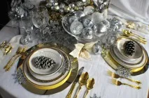 18 маленьких дизайнерських хитрощів, які зроблять новорічний стіл по-справжньому святковим маленьких