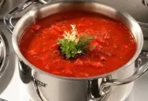 Борщ з курочкою та чорносливом приготування