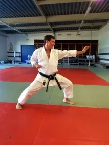 БУНКАЙ У СПОРТИВНОМУ КАРАТЕ АКРОБАТИКА ТА ТРЮКИ - г бункай