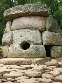 Дольмени в Сочі - це дольменів