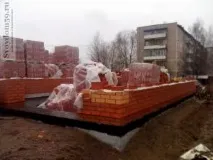Двоповерховий цегляний будинок з підвалом та гаражем, Пермський форум підвалом