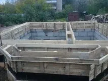 Двоповерховий цегляний будинок з підвалом та гаражем, Пермський форум підвалом