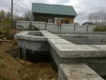 Двоповерховий цегляний будинок з підвалом та гаражем, Пермський форум підвалом