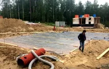 Фундамент плити на ділянці з ухилом ділянці