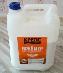 Ґрунтовка стін перед поклейкою шпалер – правильний крок перед