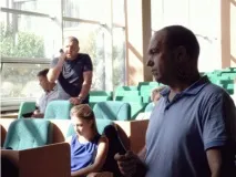 закликає